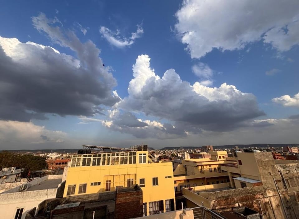 The Pink Nest - Backpackers Abode Bed and Breakfast in Jaipur