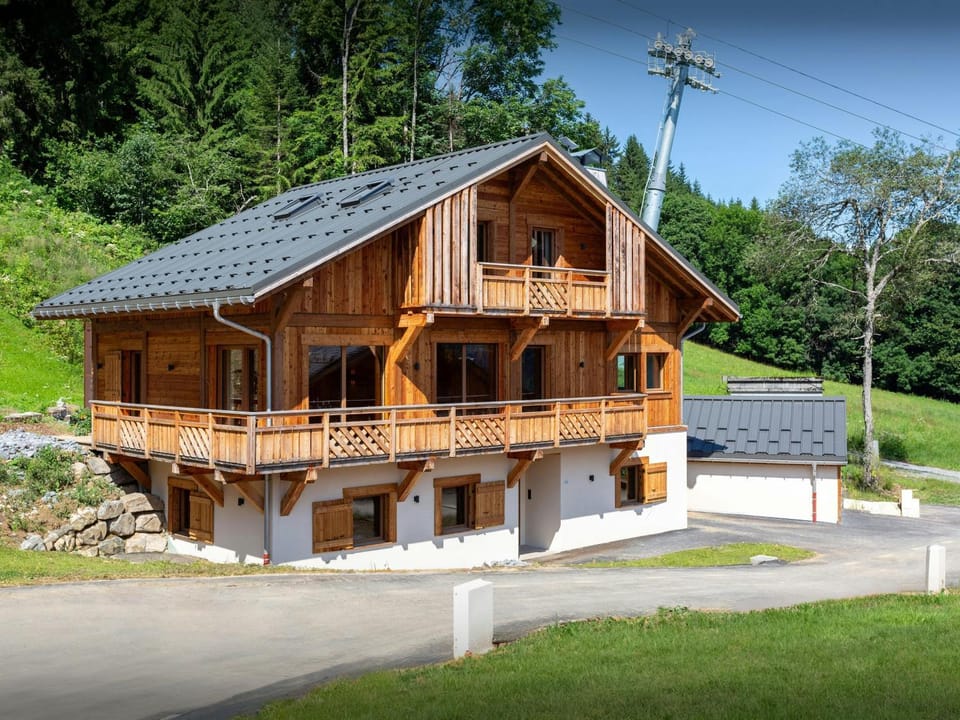 Property building, Day, Natural landscape, Summer