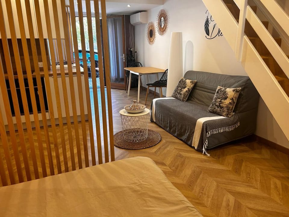 Studio moderne climatisé avec coin nuit, proche mer et Hauts de Cagnes Apartment in Cagnes-sur-Mer
