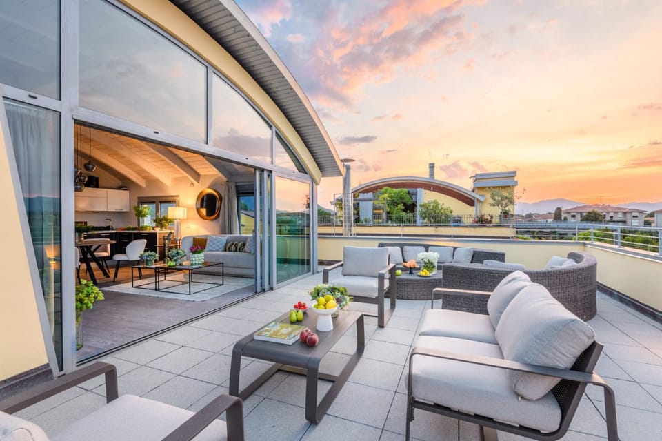 Luce Terrace Panoramic Loft with Elevator, Park in Lucca Apartment in Capannori