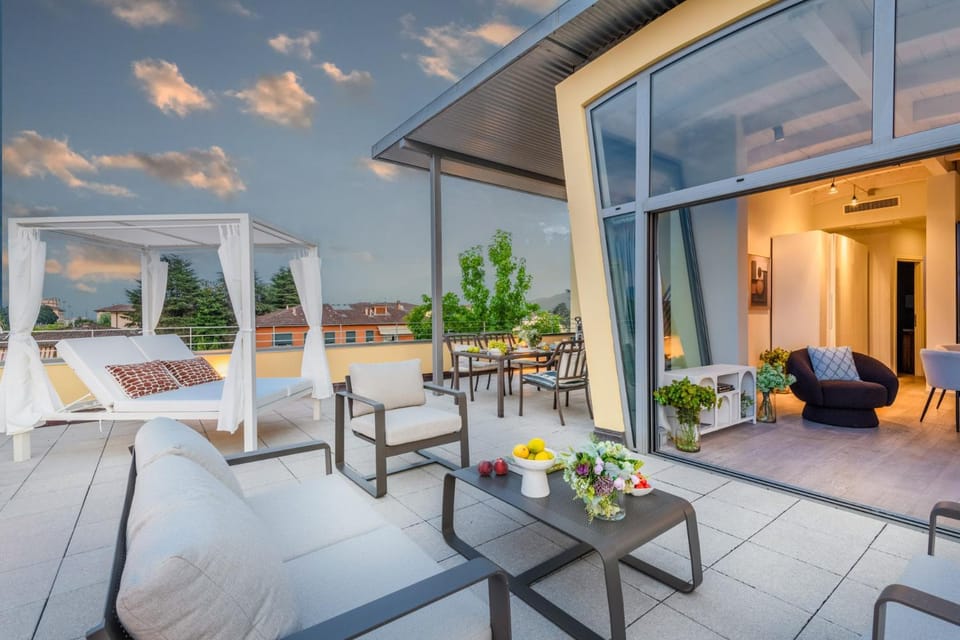 Luce Terrace Panoramic Loft with Elevator, Park in Lucca Apartment in Capannori