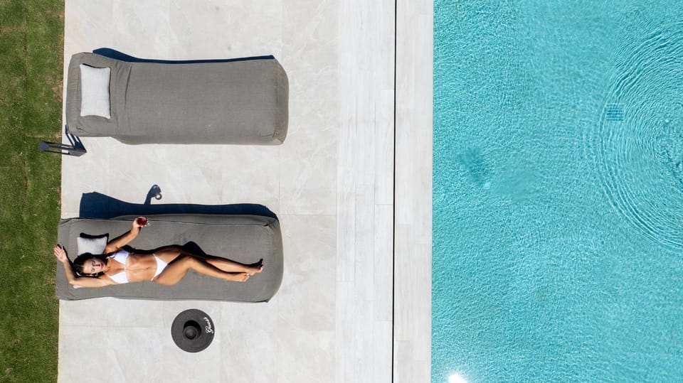 Pool view, Swimming pool, sunbed