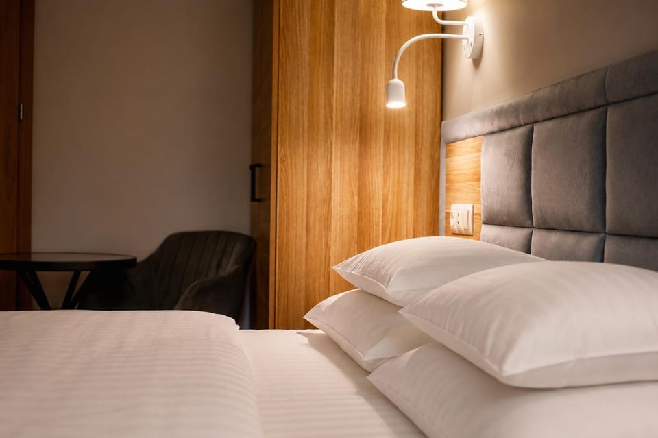 Bed, Photo of the whole room, wardrobe