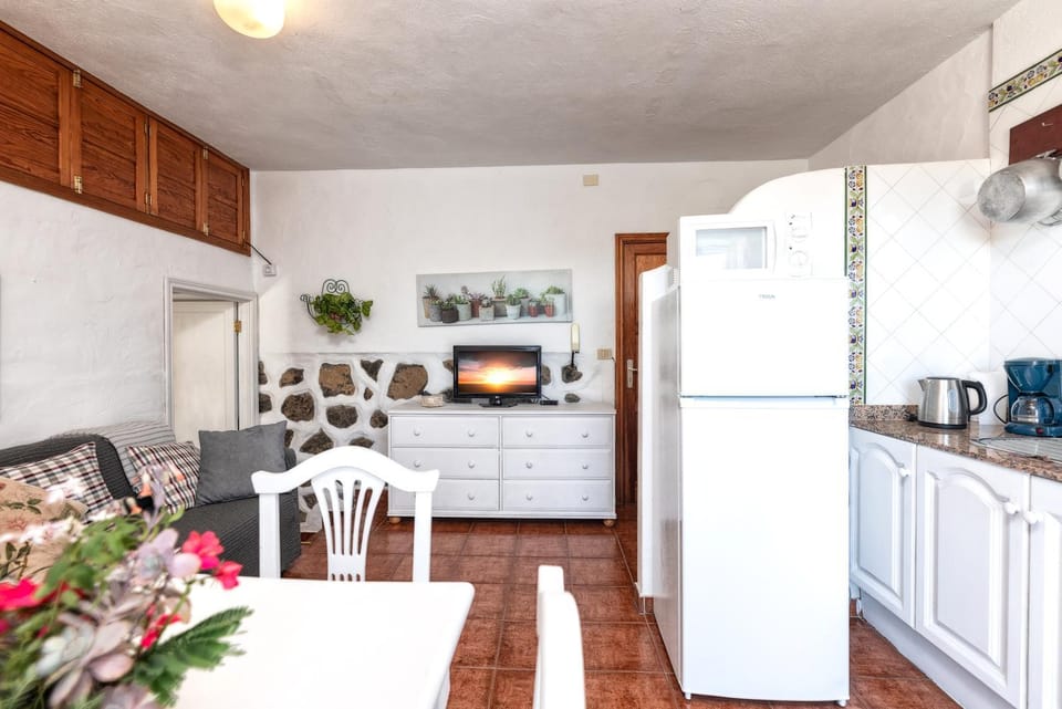 Kitchen or kitchenette, Living room, Dining area, pet friendly
