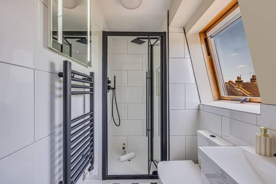 Shower, Toilet, Bathroom, towels