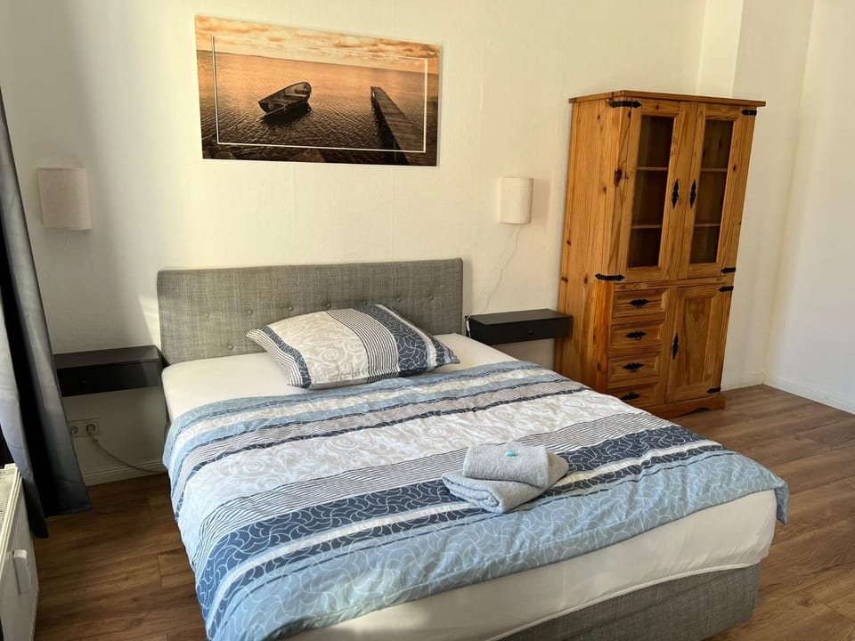 Bed, Photo of the whole room, Bedroom, towels, wardrobe