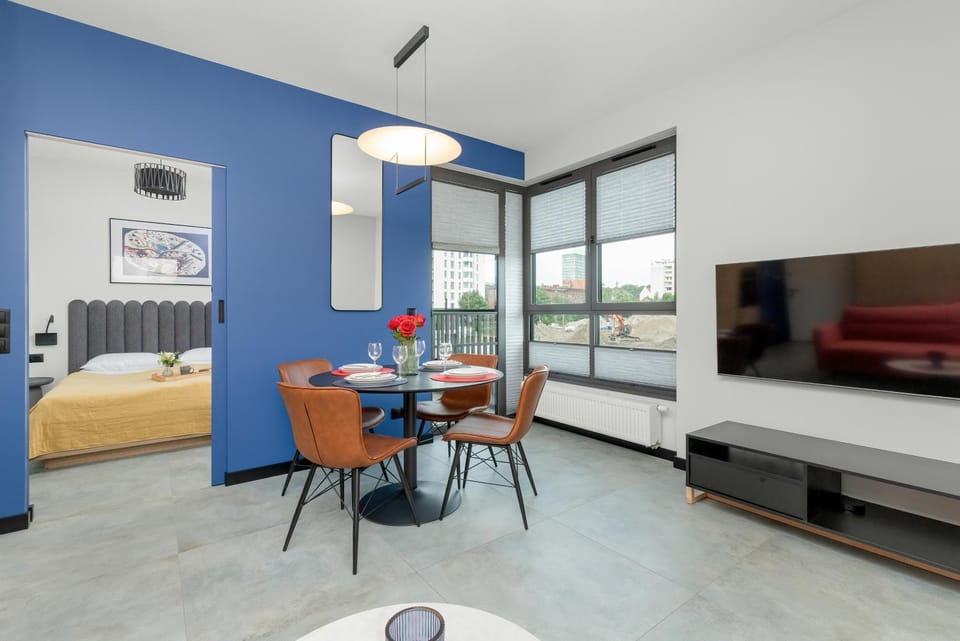 Bed, TV and multimedia, Living room, Photo of the whole room, Seating area, Dining area, Evening entertainment, Bedroom