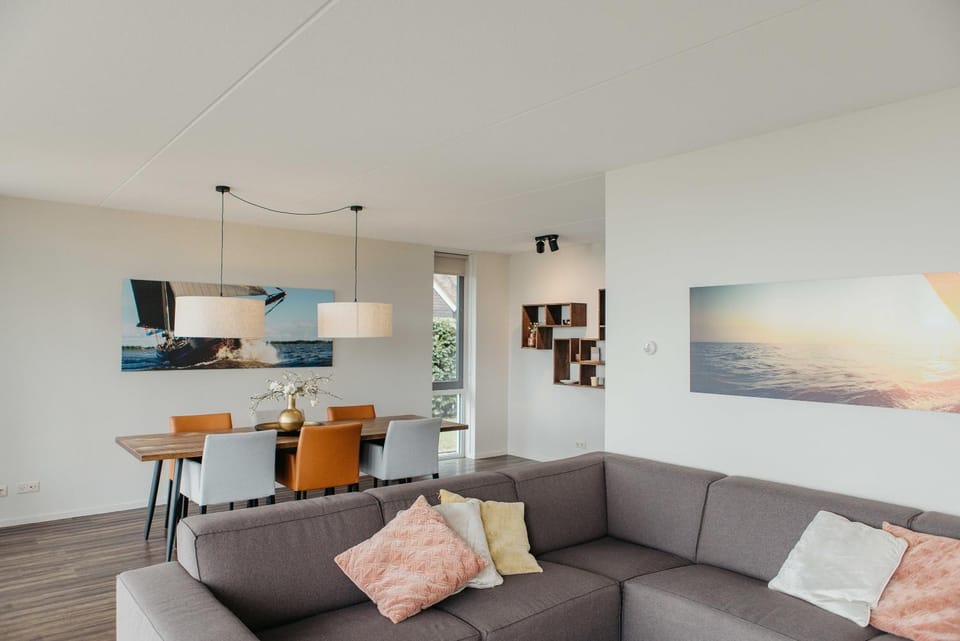 Lake Villa in Heeg for 6 Guests with Panoramic View of the Heegermeer & Private Dock House in Friesland, Netherlands