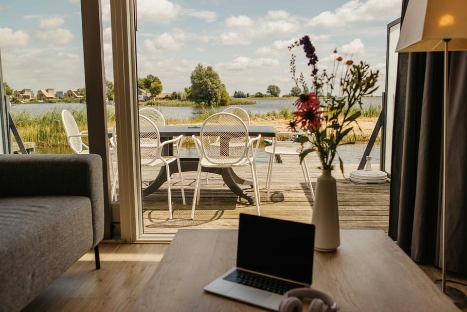 Day, View (from property/room), Balcony/Terrace, Living room, Seating area, Lake view