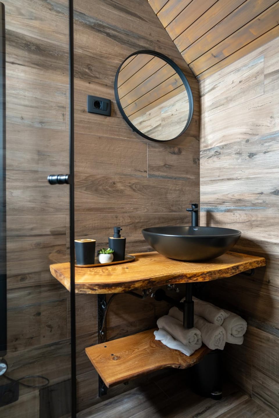Bathroom, towels