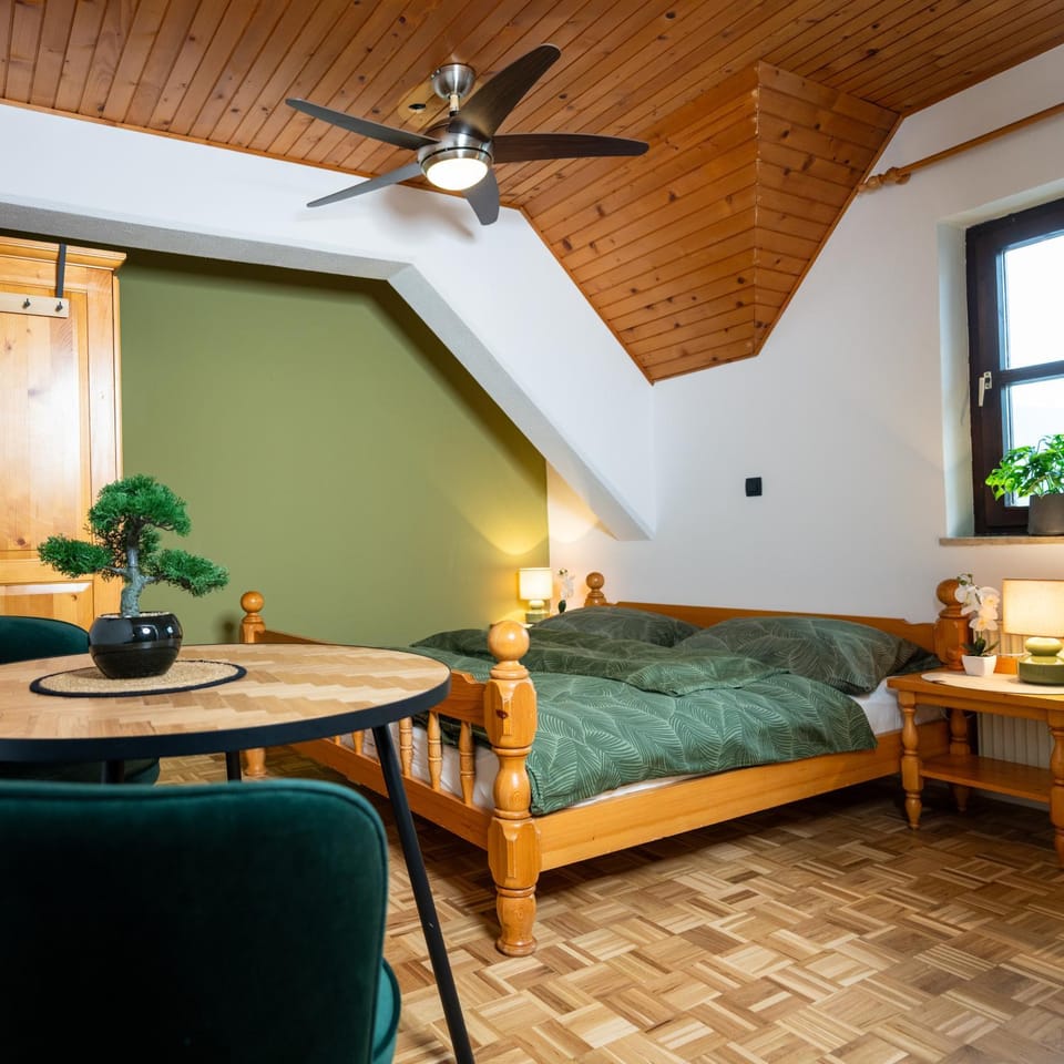 Bed, Seating area, Bedroom