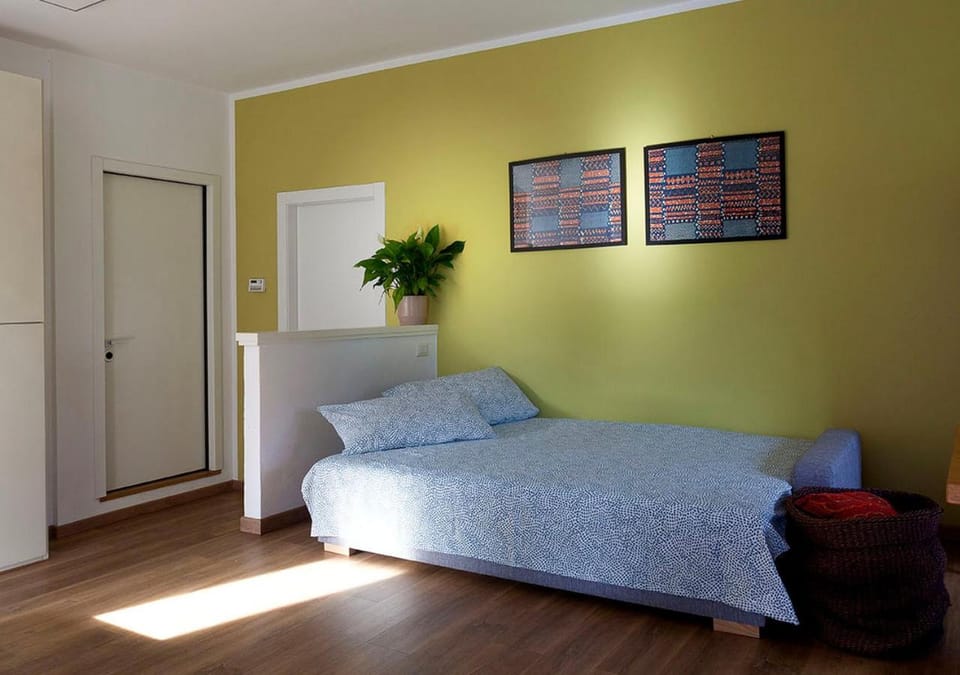 Bed, Living room