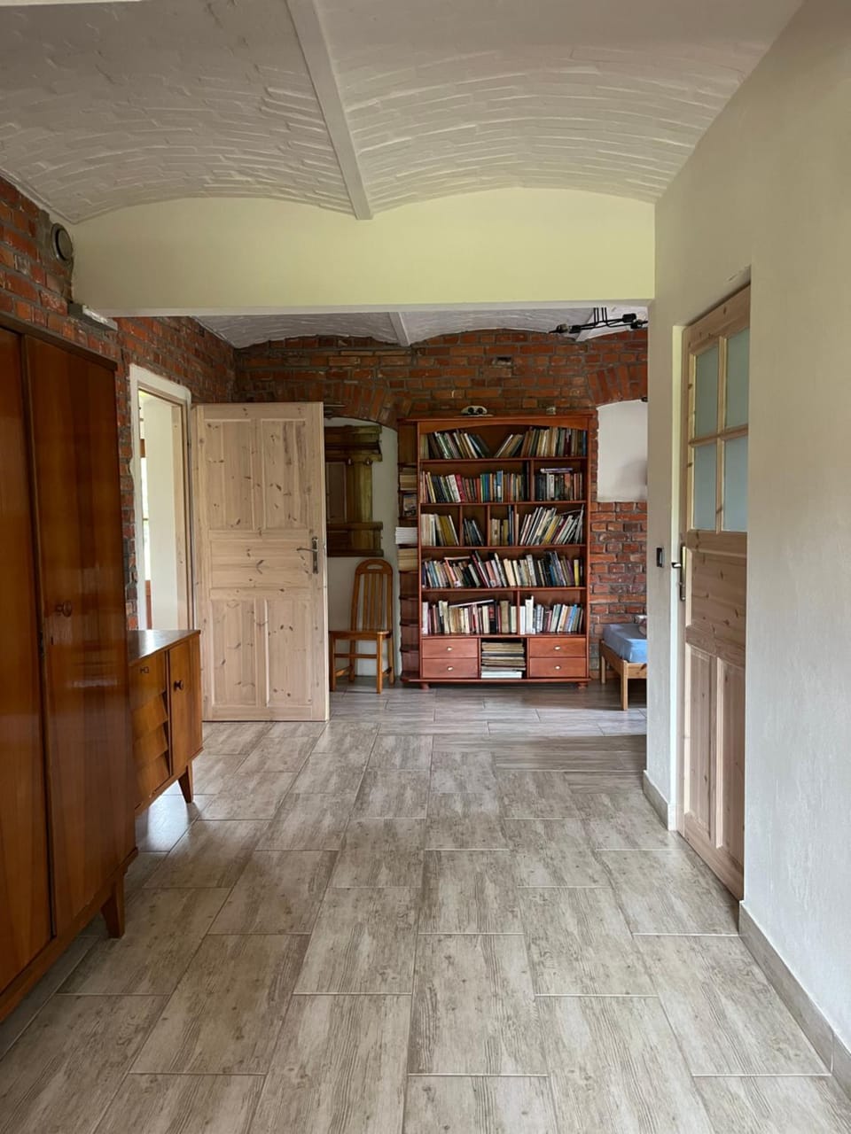 Library, Photo of the whole room, wardrobe