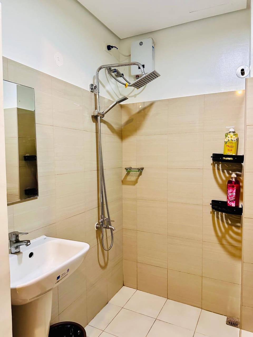 Shore One Bedroom Condo - close to MOA and Ikea with free wifi Apartment in Pasay