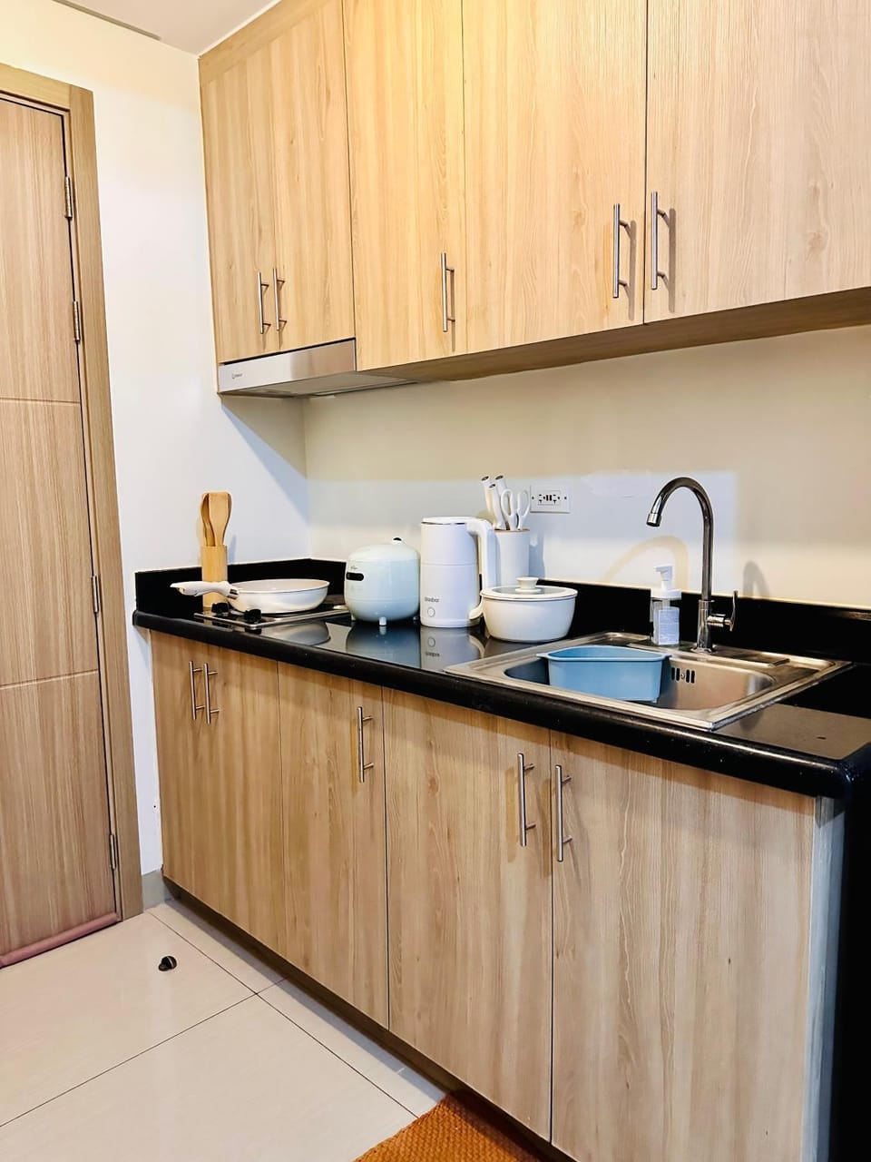 Shore One Bedroom Condo - close to MOA and Ikea with free wifi Apartment in Pasay