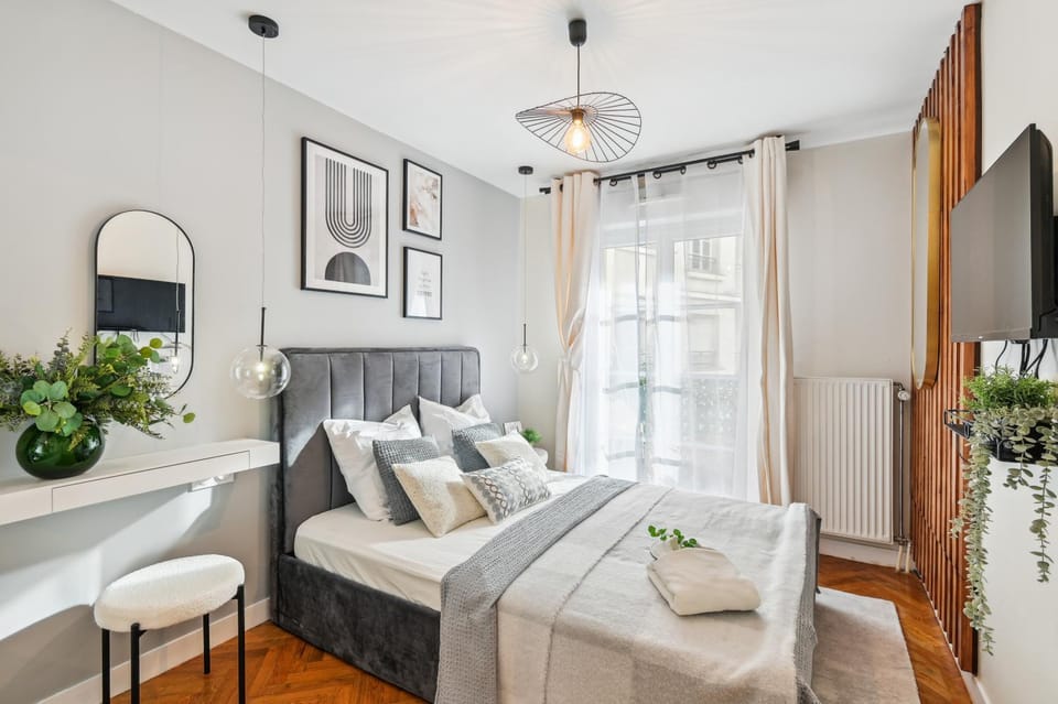 Bed, TV and multimedia, Photo of the whole room, Bedroom