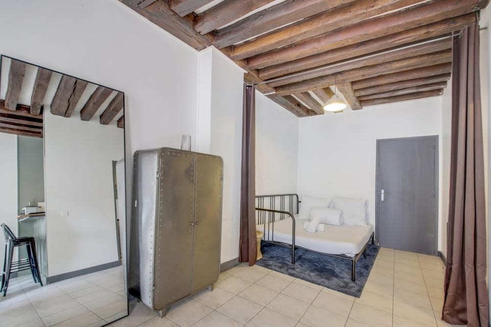 Paris Marais Lombards Apartment in Paris