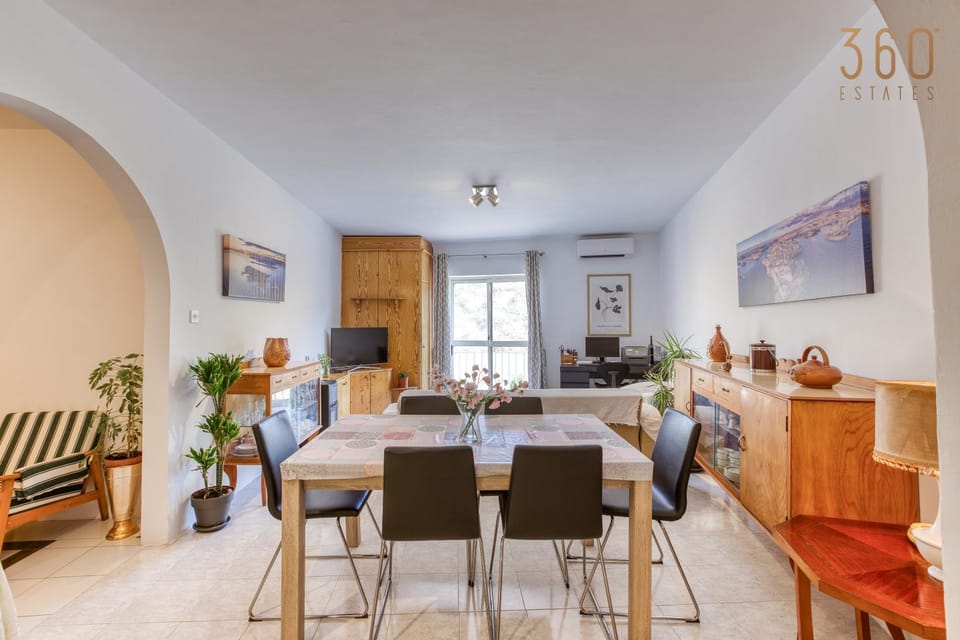 Communal lounge/ TV room, TV and multimedia, Kitchen or kitchenette, Living room, Seating area, Dining area, Evening entertainment