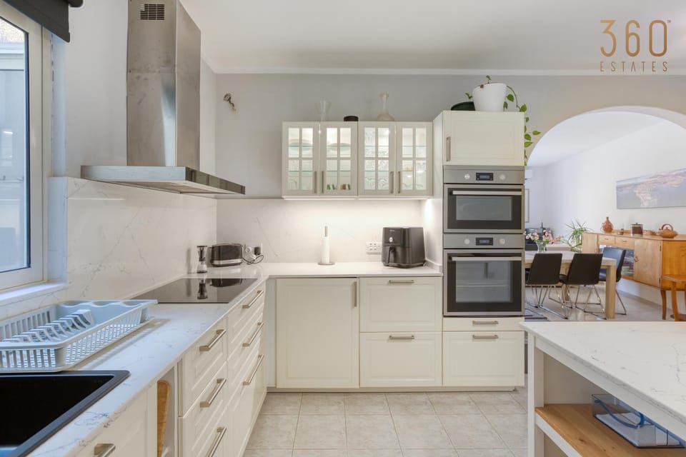 Kitchen or kitchenette, dishwasher, minibar, oven, pet friendly, stove, toaster