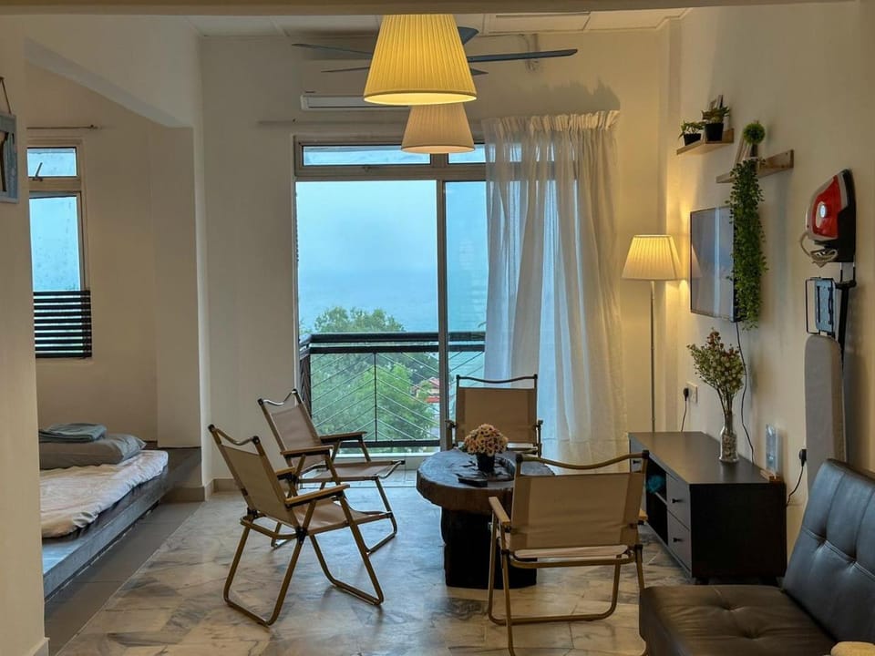 Bed, TV and multimedia, Balcony/Terrace, Living room, Photo of the whole room, Bedroom, Sea view, flat iron, air conditioner
