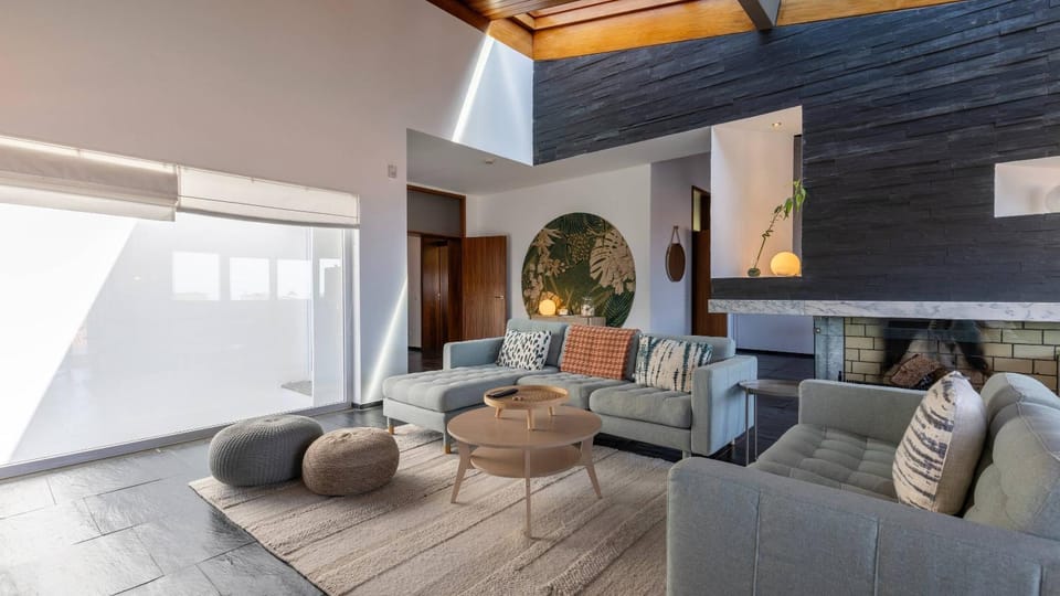 Estoril Oceanview Villa Villa in Carcavelos