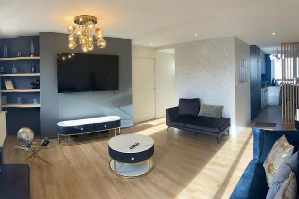 Communal lounge/ TV room, TV and multimedia, Living room, Seating area