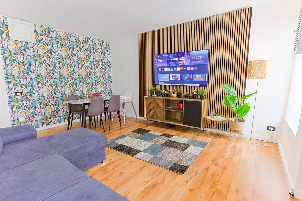 TV and multimedia, Living room, Dining area