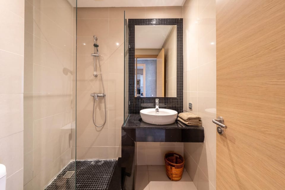 Shower, Toilet, Bathroom, towels