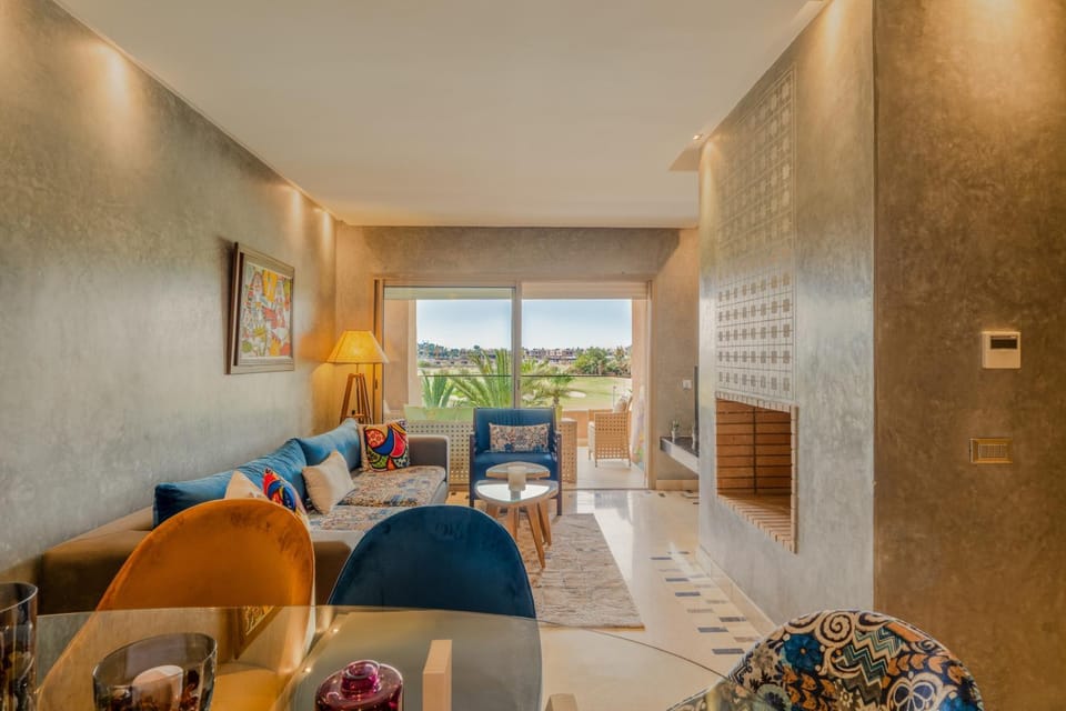 Bed, Living room, Photo of the whole room, Seating area, Dining area, Bedroom