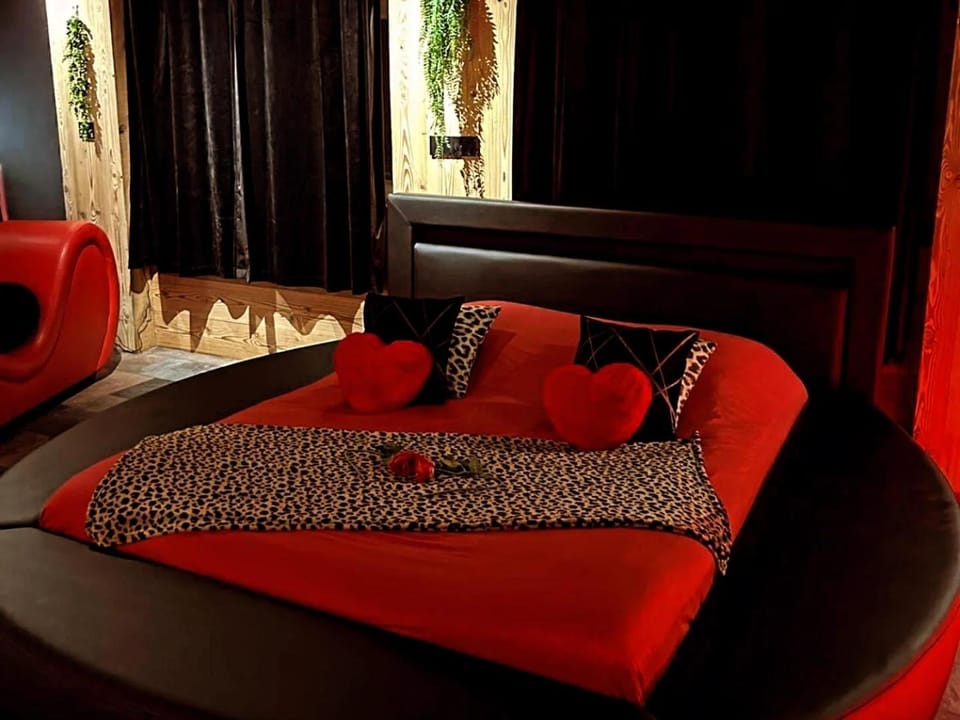 Love Room Tentation Apartment in Jura