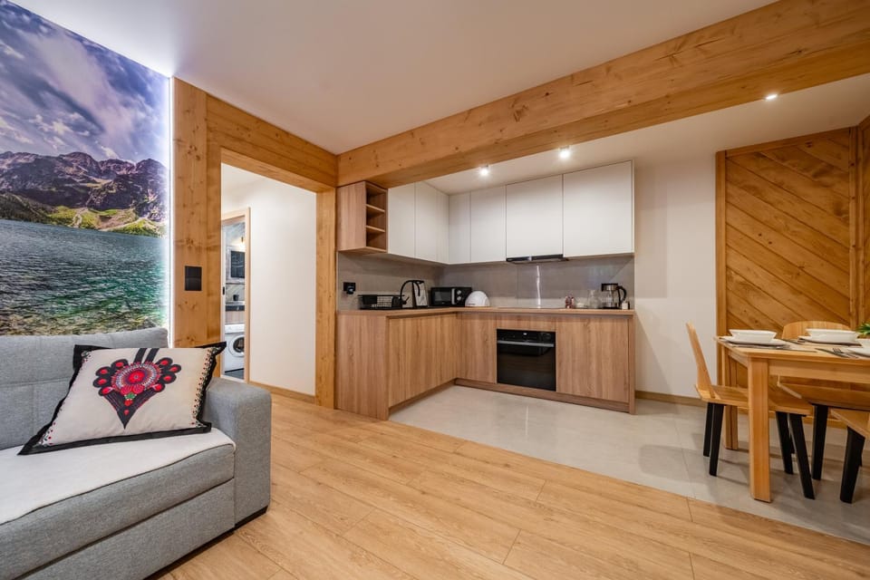 Kitchen or kitchenette, Living room, Seating area, Dining area