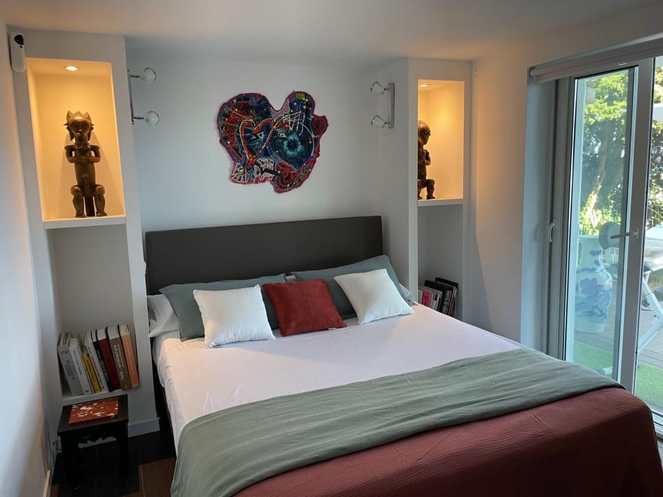 Bed, Decorative detail, Bedroom, Garden view, Sea view