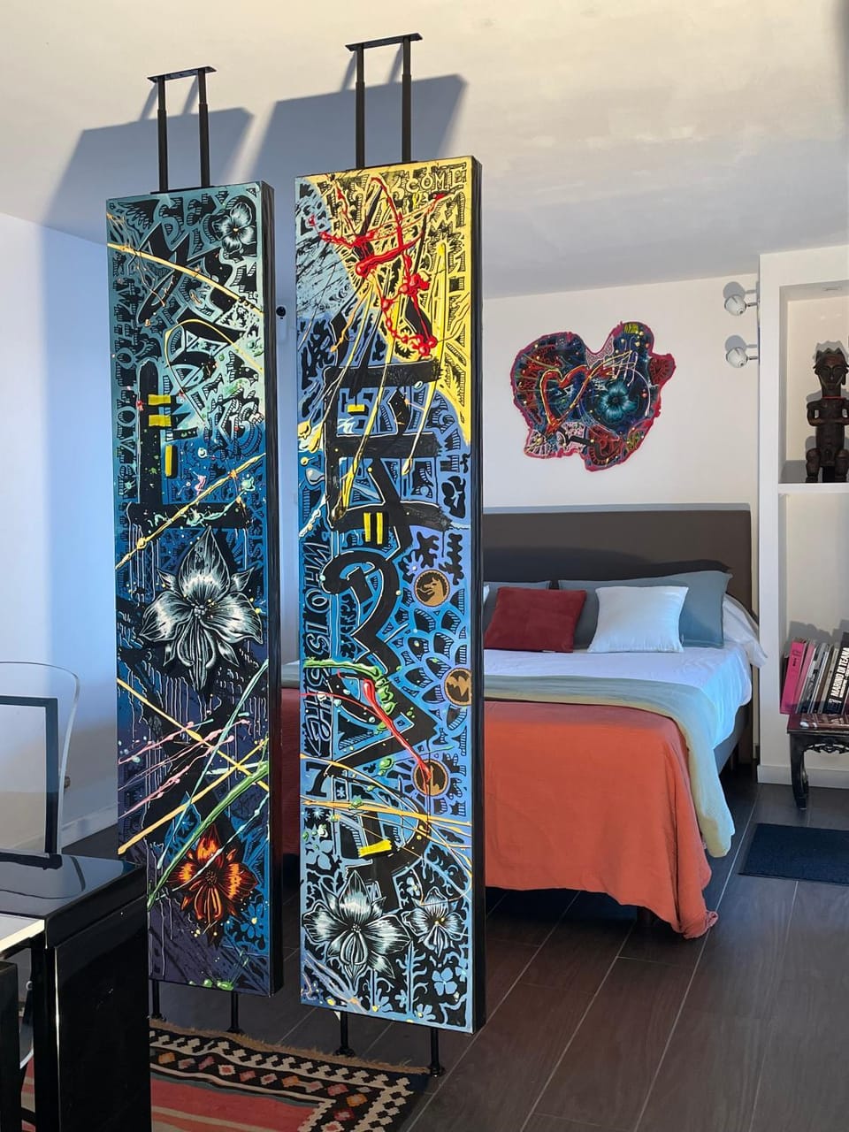 Bed, Photo of the whole room, Decorative detail, Garden view, Sea view, wardrobe