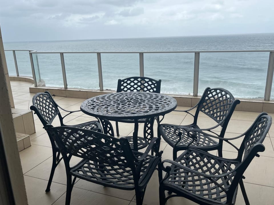 Beautiful Penthouse In South Coast, Margate Apartment in Margate