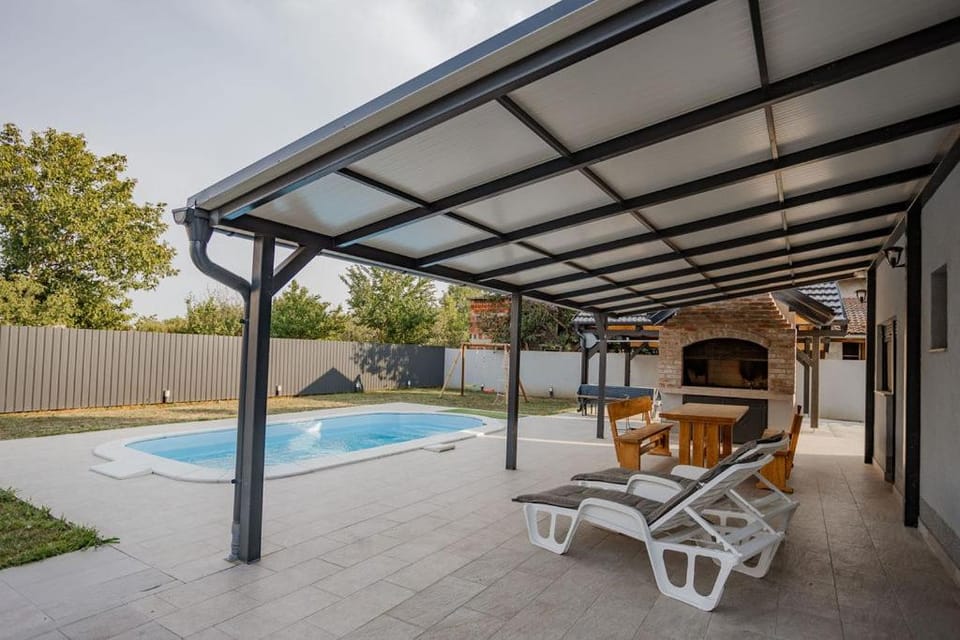 Patio, Day, View (from property/room), Balcony/Terrace, Pool view, Swimming pool, sunbed