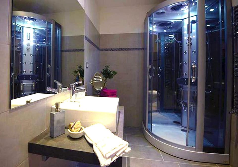 Shower, Bathroom, towels