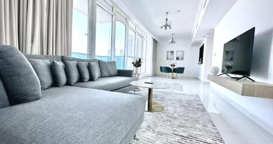 Majestic Tower Apartment in Dubai