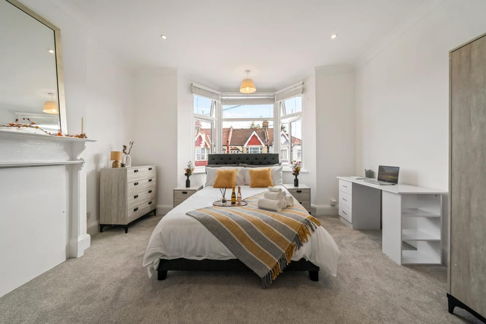 Bed, Bedroom, wardrobe
