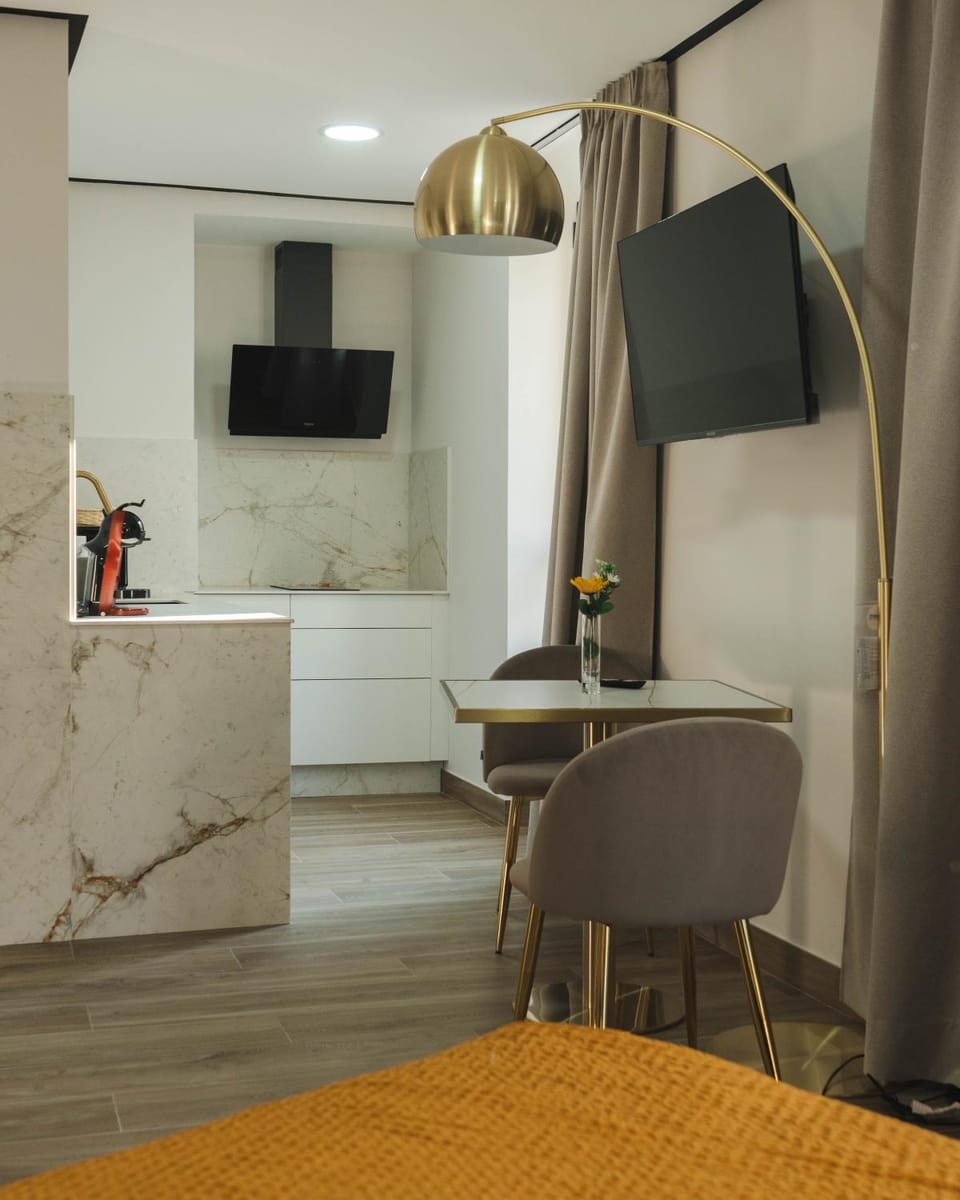 TV and multimedia, Kitchen or kitchenette, Living room
