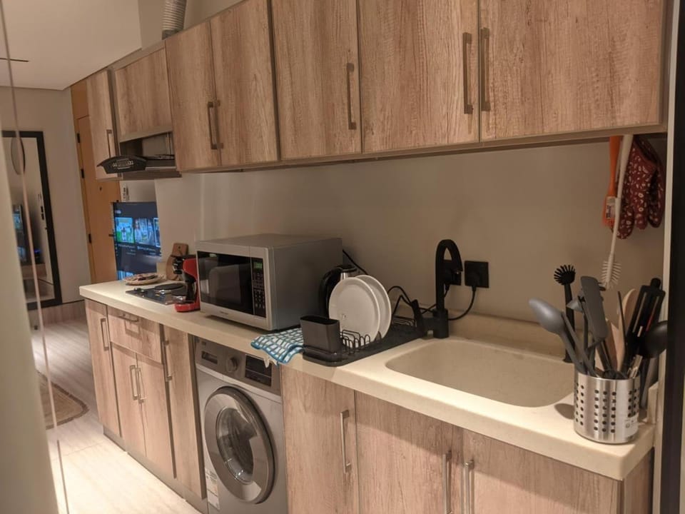 Kitchen or kitchenette, stove, washing machine