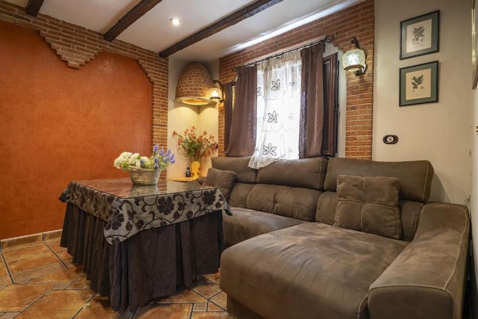 Casa con patio y terraza en Barrio histórico de la Villa, junto al Adarve Apartment in Priego de Córdoba