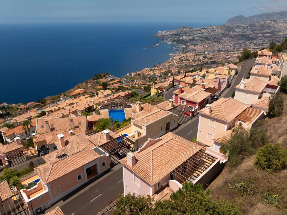 Neighbourhood, Natural landscape, Bird's eye view, City view, Sea view, Location