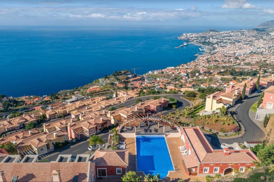 Neighbourhood, Natural landscape, Bird's eye view, City view, Pool view, Sea view, Street view