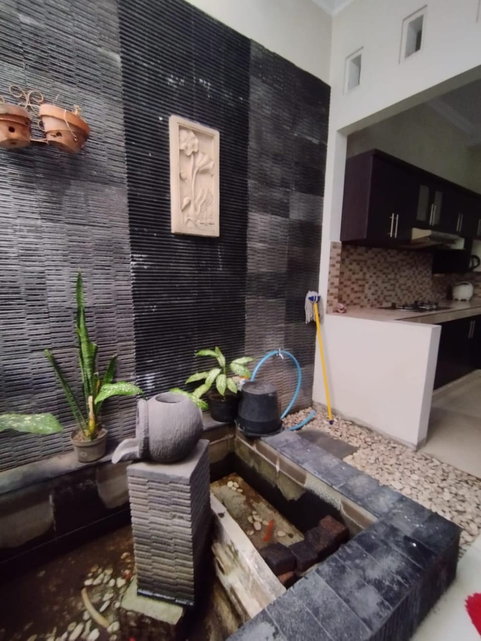 Restaurant/places to eat, Garden, Kitchen or kitchenette