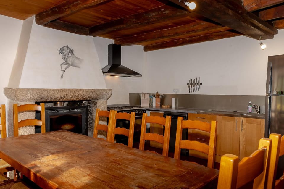 Property building, Kitchen or kitchenette, Living room