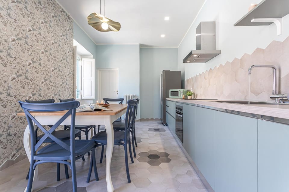 Kitchen or kitchenette, Dining area, stove