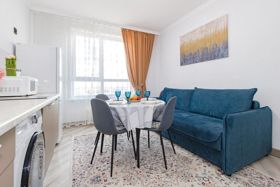 Kitchen or kitchenette, Living room, washing machine