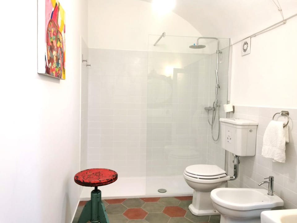 Shower, Toilet, Bathroom, bidet, towels