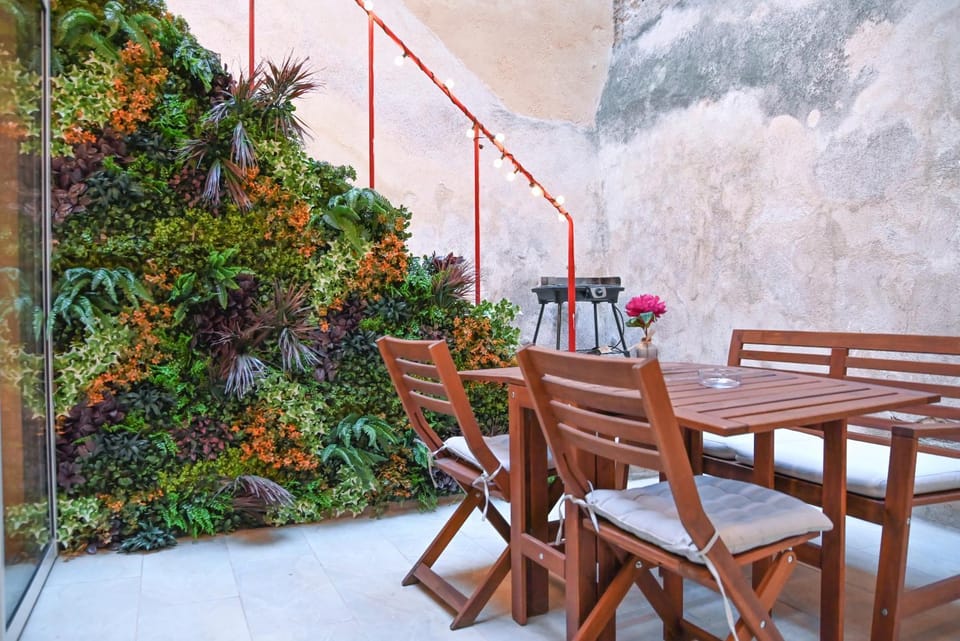 Patio, Patio, Day, Balcony/Terrace