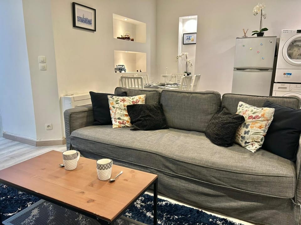 Living room, Seating area, Dining area